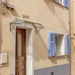 Apartmán L Olivier Modern And Bright Historic Center Gem, 150m From The