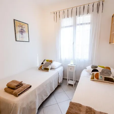 Appartement L Olivier Modern And Bright Historic Center Gem, 150m From The Antibes