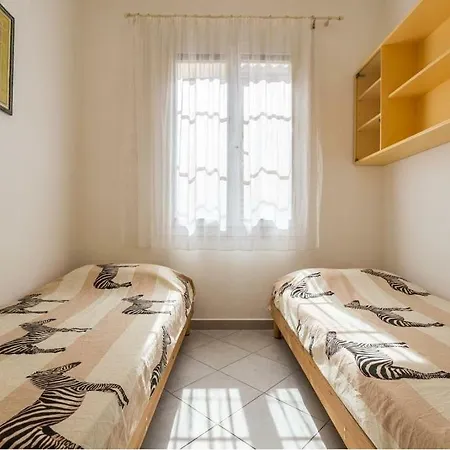 L Olivier Modern And Bright Historic Center Gem, 150m From The